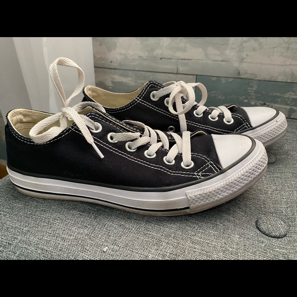 Converse Tennis Shoes